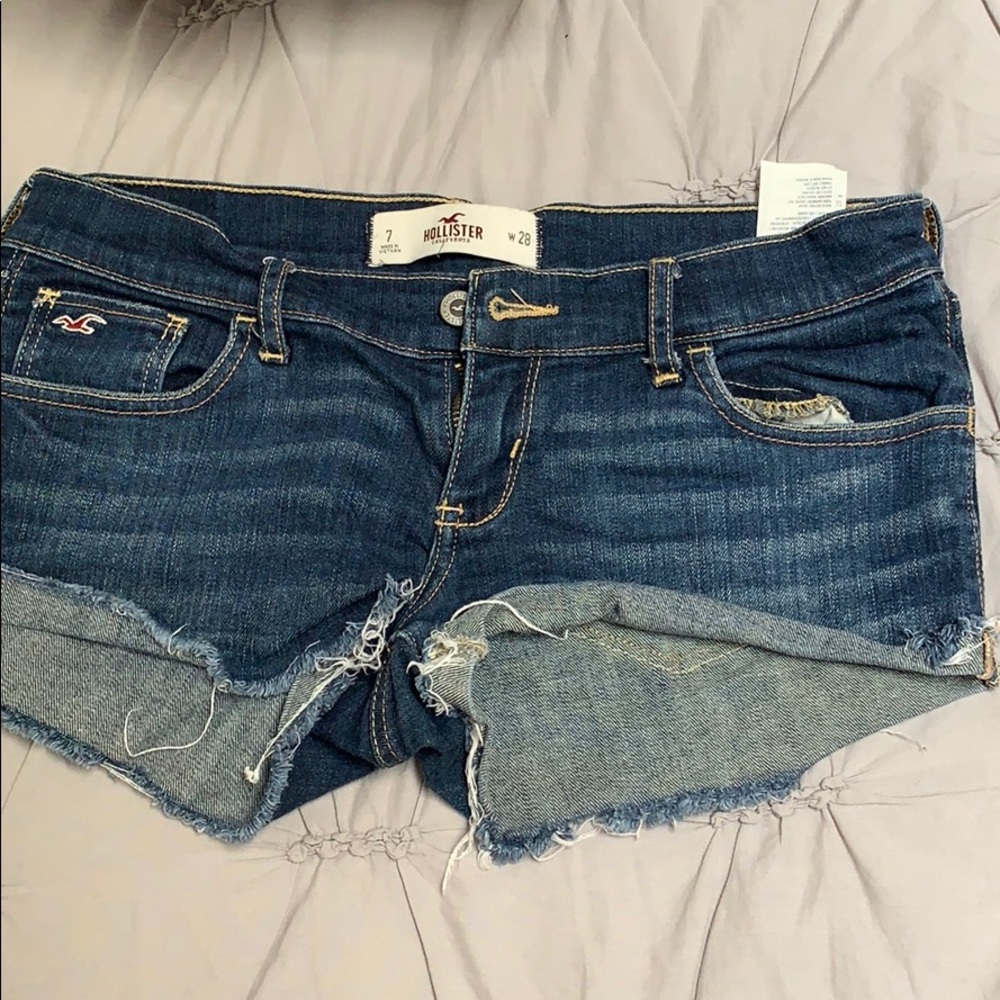 Hollister size 7 jean shorts.